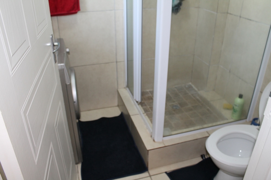 To Let 1 Bedroom Property for Rent in Buh Rein Estate Western Cape